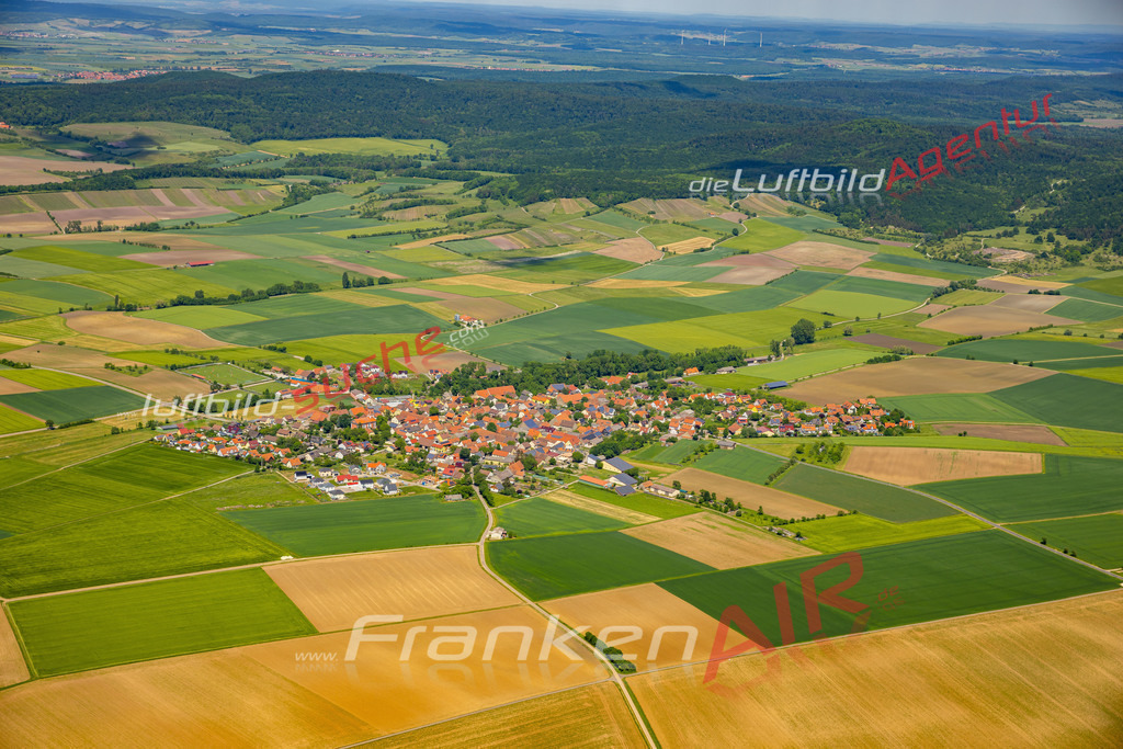 weigenheim-luftbild-2022-1568 | Aktuelles Luftbild von  Weigenheim - Die Luftaufnahme wurde 2022 mittels UL-Flugzeug erstellt ( keine Drohne ) - hochauflösende Kamera-Systeme von  Canon -
Beste Qualität - Für grossformatige Ausdrucke geeignet. Die Geschenkidee !