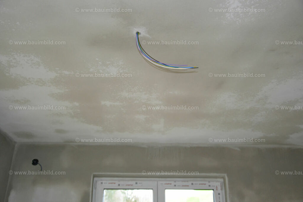 bib-lg17-elektroinstallation-0188 | Nach LV-Leistungsgruppen sortierte Detailfotos über den Bau eines Hauses. Alle Hausbau-Bilder direkt vom Urheber und Autor der Website Haus-Selber-Bauen.com