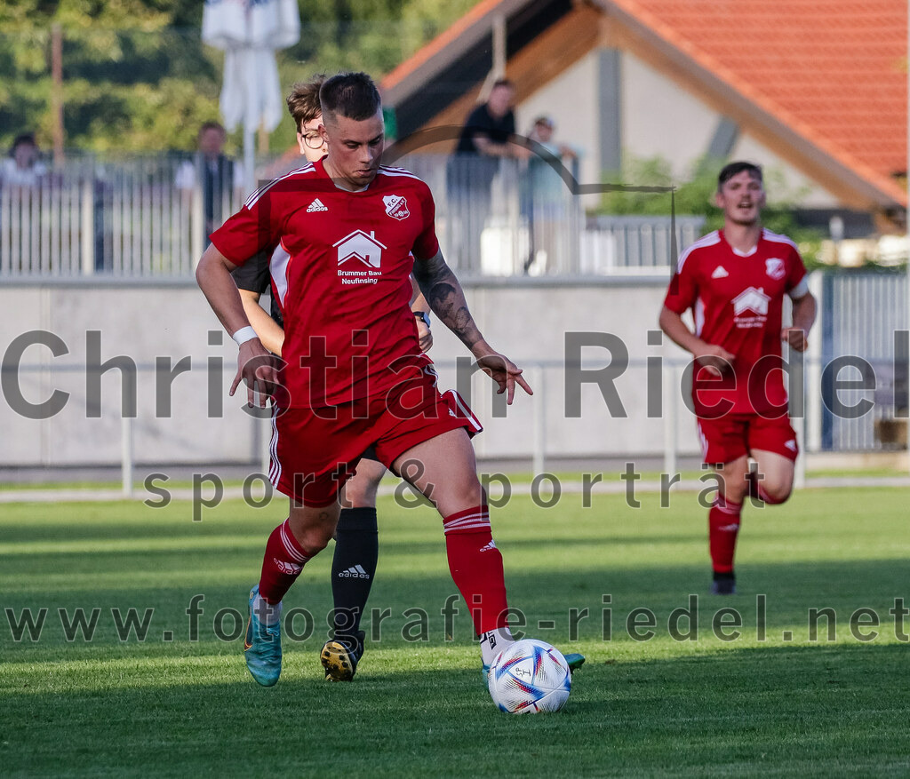 2023-08-11_075_FC_Finsing_gegen_SV_Eichenried | Finsing, Deutschland, 11.08.2023:
Fußball, Kreisliga 2023 / 2024, 4. Spieltag, FC Finsing gegen SV Eichenried, Endergebnis: 3:0

Philipp Tholl (FC Finsing, #4)

Foto: Christian Riedel / fotografie-riedel.net