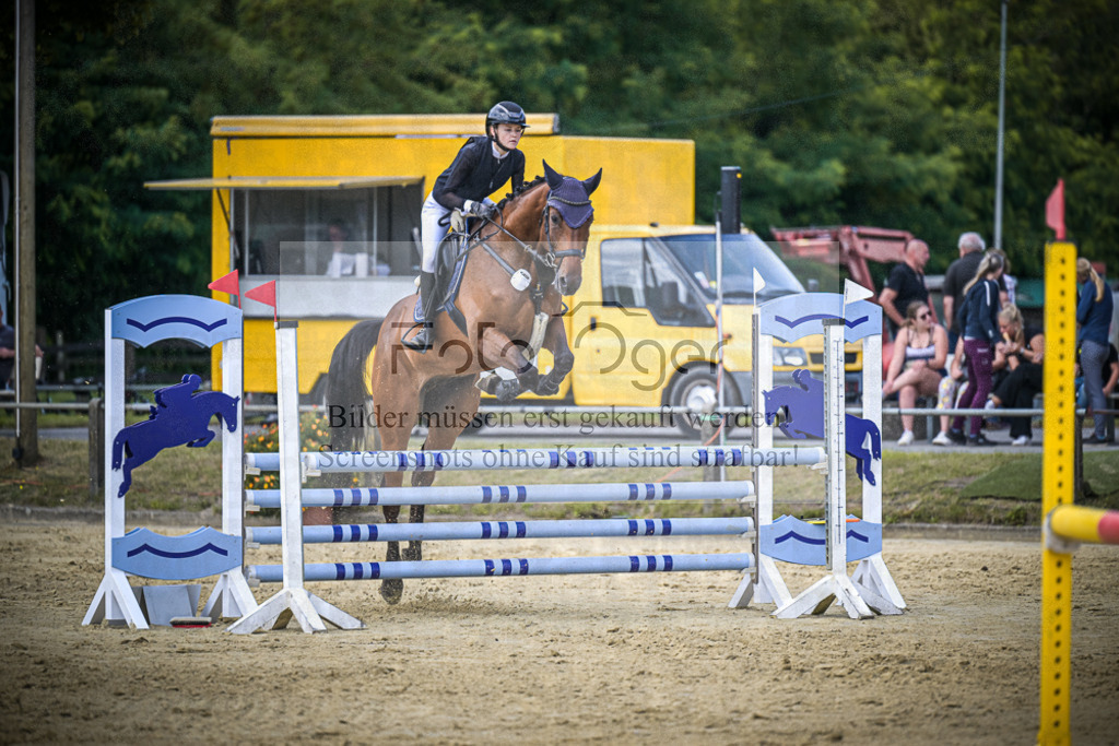 DOS_1938 | Entdecke hochwertige Reitturnierfotos von Foto Oger. Professionell, emotional und authentisch – jetzt Lieblingsmomente im Shop bestellen.Deutschlandweite Turnierfotografie. - Realisiert mit Pictrs.com