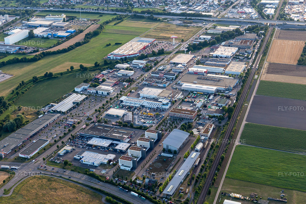 Luftbild: Industriegebiet Am Mantel in Bruchsal im Bundesland Baden-Württemberg in Deutschland. Foto: IMG_133489.jpg vom 12.07.2022 durch Werner Riehm/FLY-FOTO.deWWW.BRUCHSAL.DE