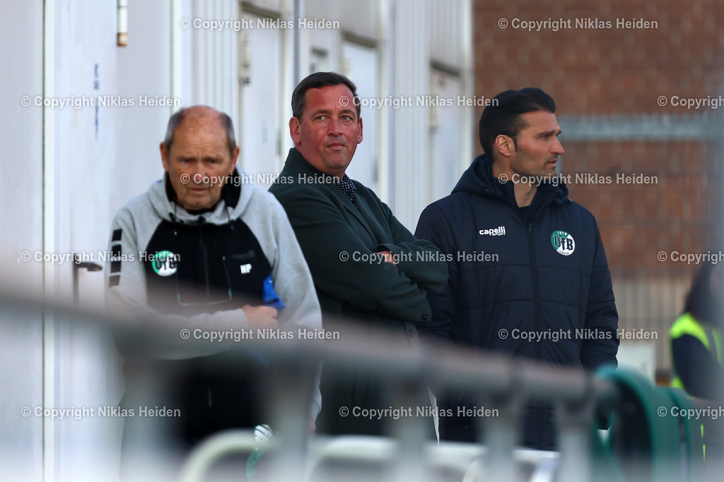 NH_HamburgerSVU21_VfBLübeck _RegionalligaNord_02042025 | Sportvorstand Sebastian Harms und Trainer Guerino Capretti (beide VfB Lübeck)Fußball I Herren I Regionalliga Nord I Saison 2024-2025 I 28. Spieltag I Hamburger SV U21 - VfB Lübeck I 02.04.2025 I Stadion Hoheluft
