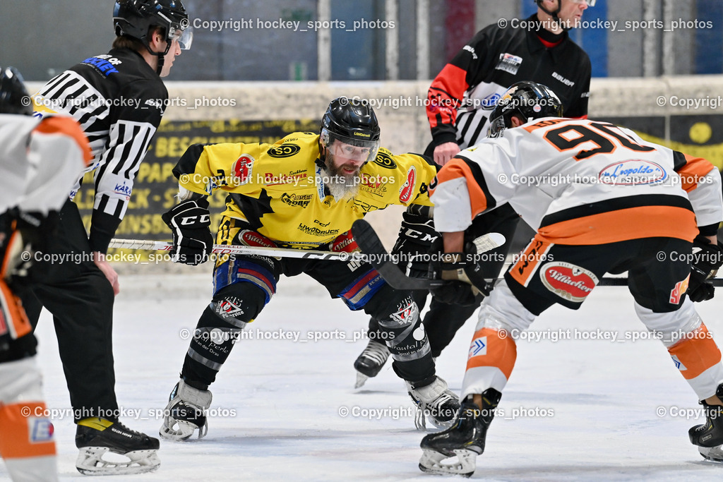 EC Hornets Spittal vs. USC Piraten Velden 18.2.2024 | Puff Wolfgang Referee,  #33 Kabas Michael EC Hornets Spittal, #90 Edlinger Patrick USC Velden, Hornets Spittal vs. USC Piraten Velden 18.2.2024, EC Hornets Spittal vs. USC Piraten Velden 18.2.2024 am 18.02.2024 in Spittal an der Drau (Eissportzentrum Spittal), Austria, (Photo by Bernd Stefan)