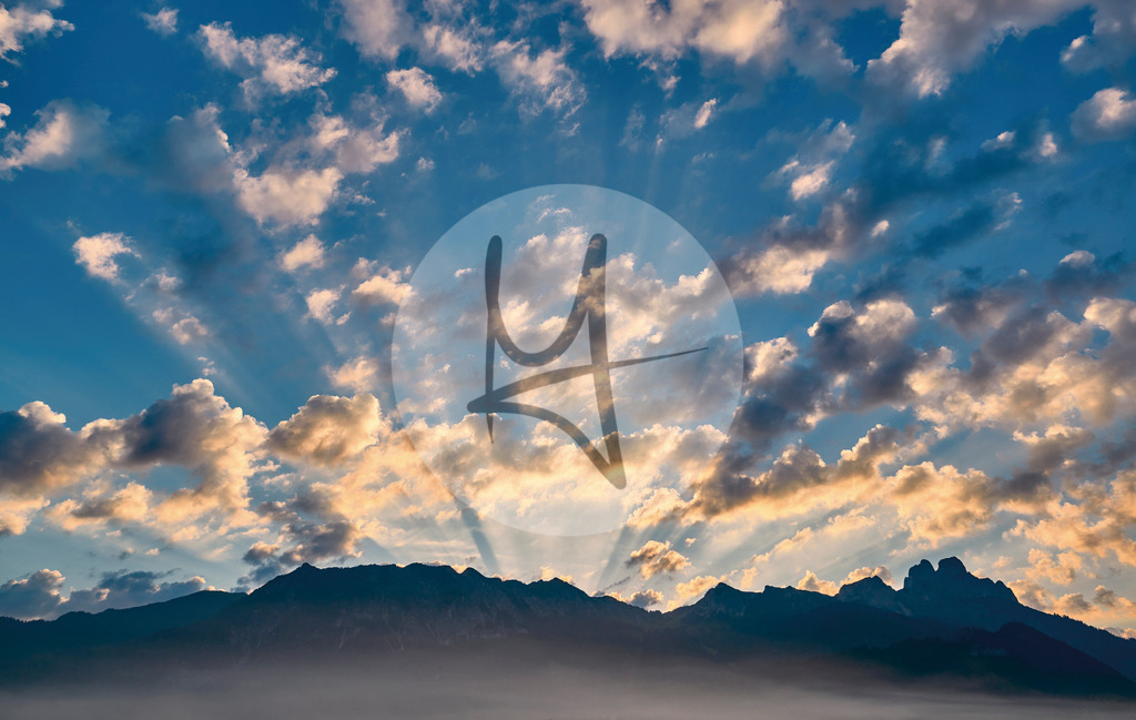 Mystische Morgenstimmung beim Sonnenaufgang über dem Tannheimer Tal, Tirol, Österreich | Meurer Shop - Realisiert mit Pictrs.com