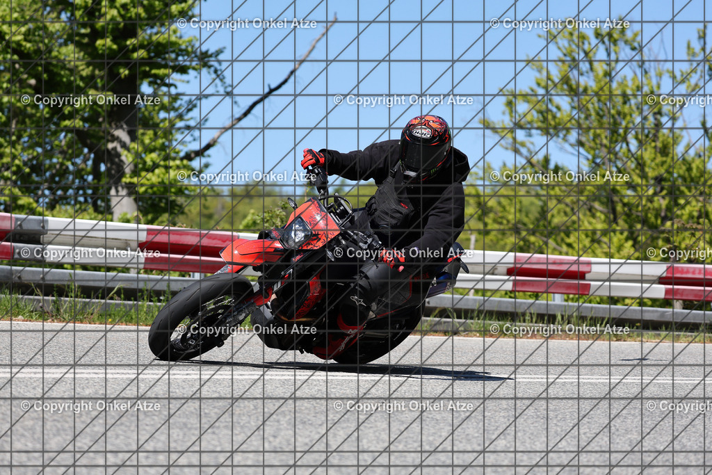 IMG_9656 | Fotograf am Kyffhäuser. Onkel Atze. Kyffhäuser Rennstrecke. Café36. Motorsportfotografie. - Realisiert mit Pictrs.com
