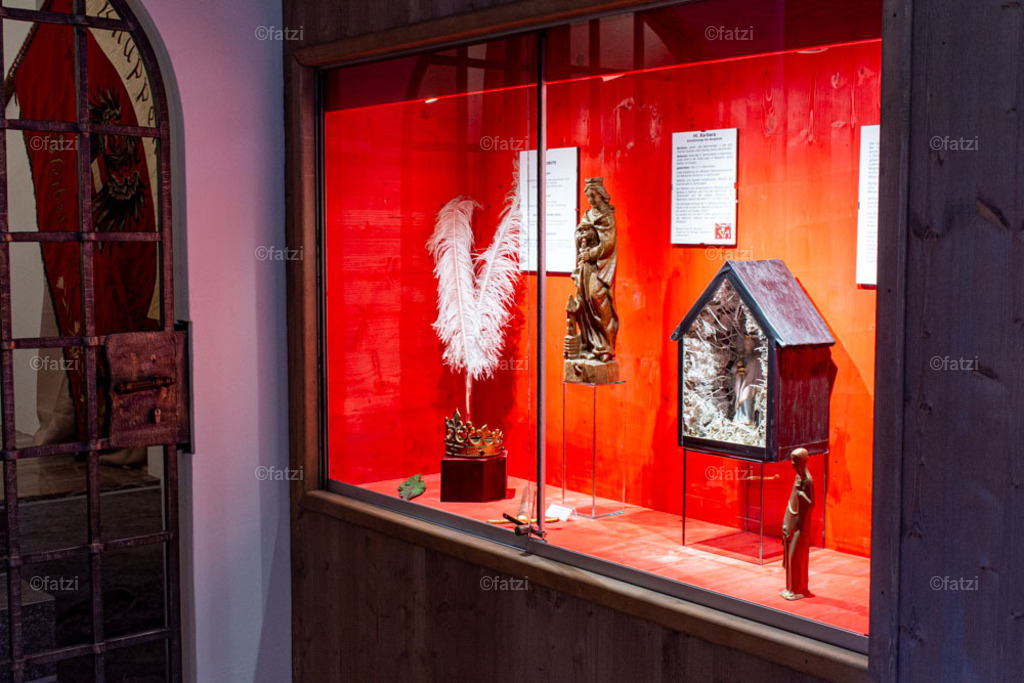 Bergbau-Museum Innen _fatzi_20230908-152224 | Fatzi Bilder-Archiv! 
Die Bilder sind für private Nutzung lizenzfrei. Die kommerzielle Nutzung ist möglich und erwünscht, jedoch bitte ich um vorherige Kontaktaufnahme per E-Mail (info@fatzi.at) oder unter +43 650 7828269 - Realisiert mit Pictrs.com