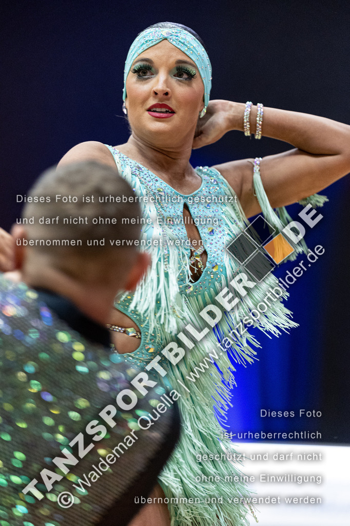 20240113-11287 | Hier finden Sie Tanz Bilder vom Latein und Standard Formationen tanzen. Sportbilder vom Tanzsport. Schöne Fotos und von Weltmeisterschaft, Europameisterschaft, Bundesliga, Regionalliga, Oberliga und Landesliga sowie von GOC Stuttgart, DanceComp, WM Bremen