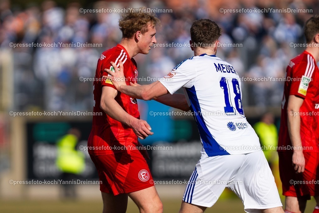 xYDR23022502031 | 23.02.2025, xydrx, Fußball, Fortuna Düsseldorf II (U23) - MSV Duisburg, Regionalliga West, Paul-Janes-Stadion: Leonard Brodersen (Düsseldorf II #2) gegen Steffen Meuer (MSV #18)