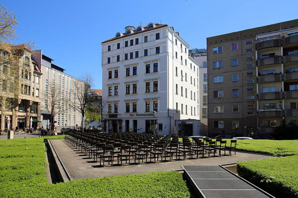 Foto: Leipzig - Synagogendenkmal | Das Team hinter BILDLEXIKON LEIPZIG bündelt historische wie aktuelle Informationen über die Stadt Leipzig in Text und Bild auf einer Plattform und stellt diese der interessierten Öffentlichkeit zur Verfügung.