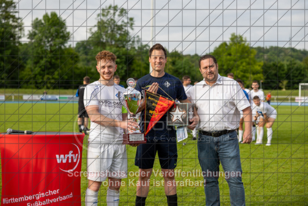 20250529_183742_0286 | #,  VfL Kirchheim (blau) vs. 1.FC Eislingen (weiß), Fußball, Bezirkspokal Finale - Bezirk Neckar/Fils, 2024/2025, Rasenplatz VfL Stadion Kirchheim, Jesinger Straße 105, 73230 Kirchheim, 29.05.2025 - 16:30 Uhr,Foto: PhotoPeet-Sportfotografie/Peter Harich