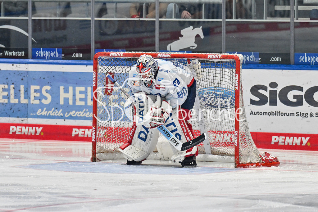 Augsburger Panther - Adler Mannheim | in seinem Tor Felix BRUECKMANN (Adler Mannheim 90) / Freisteller / Einzelfoto / DEL: Augsburger Panther - Adler Mannheim, Curt Frenzel Stadion am 26.12.2024