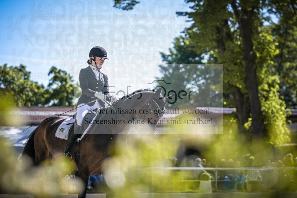 DOS_2417 | Entdecke hochwertige Reitturnierfotos von Foto Oger. Professionell, emotional und authentisch – jetzt Lieblingsmomente im Shop bestellen.Deutschlandweite Turnierfotografie. - Realisiert mit Pictrs.com