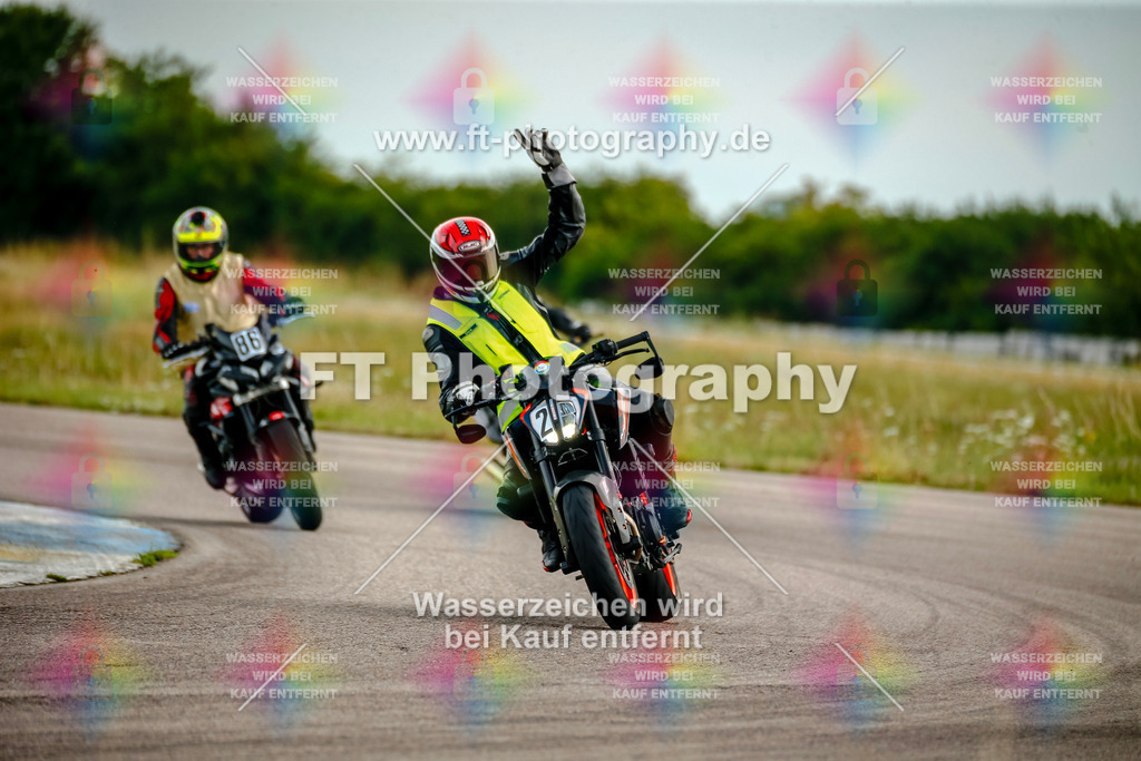 Chambley Juli-2511 | Hier findet Ihr Bilder von Touristenfahrten auf der Nürburgring Nordschleife oder von anderen Veranstaltungen die ich besucht habe. Viel Spass beim Durch Schauen 