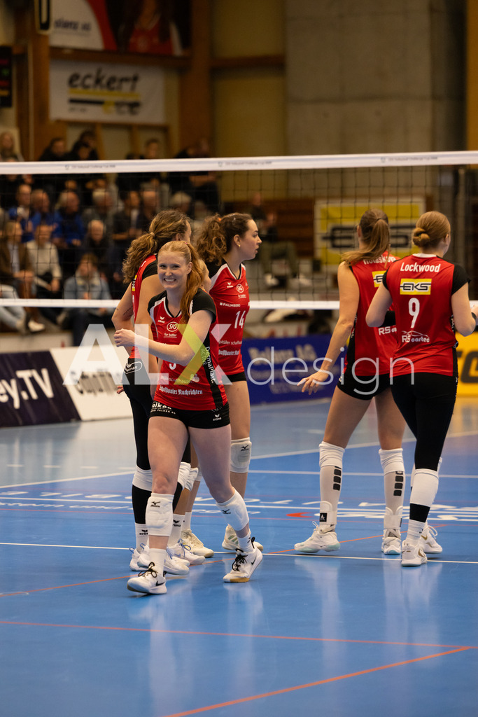 Volleyball I Frauen I Saison 2025-2026 I CEV Volleyball Challenge Cup 2026 | Women I 16th Finals I VC Kanti Schaffhausen - TJ Ostrava I 03.12.2025 | VC Kanti Schaffhausen - 3 Sydney Cole (USA) – Pass / Zuspiel - Realisiert mit Pictrs.com