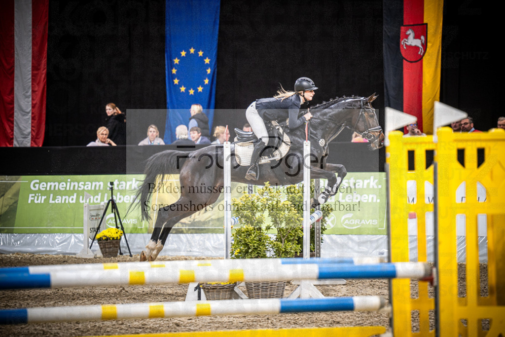DOS_2305 | Entdecke hochwertige Reitturnierfotos von Foto Oger. Professionell, emotional und authentisch – jetzt Lieblingsmomente im Shop bestellen.Deutschlandweite Turnierfotografie. - Realisiert mit Pictrs.com