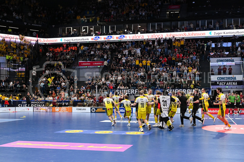 Zug United - HC Rychenberg - 25. April 2026 | Jubel über den ersten Schweizer Meistertitel der Vereinsgeschichte am L-UPL Superfinal-Spiel zwischen Zug United und HC Rychenberg am 25. April 2026 in der BCF Arena, Fribourg, Schweiz.Bild: Sportfotografie Markus Aeschimann | www.markus-aeschimann.ch - Realisiert mit Pictrs.com