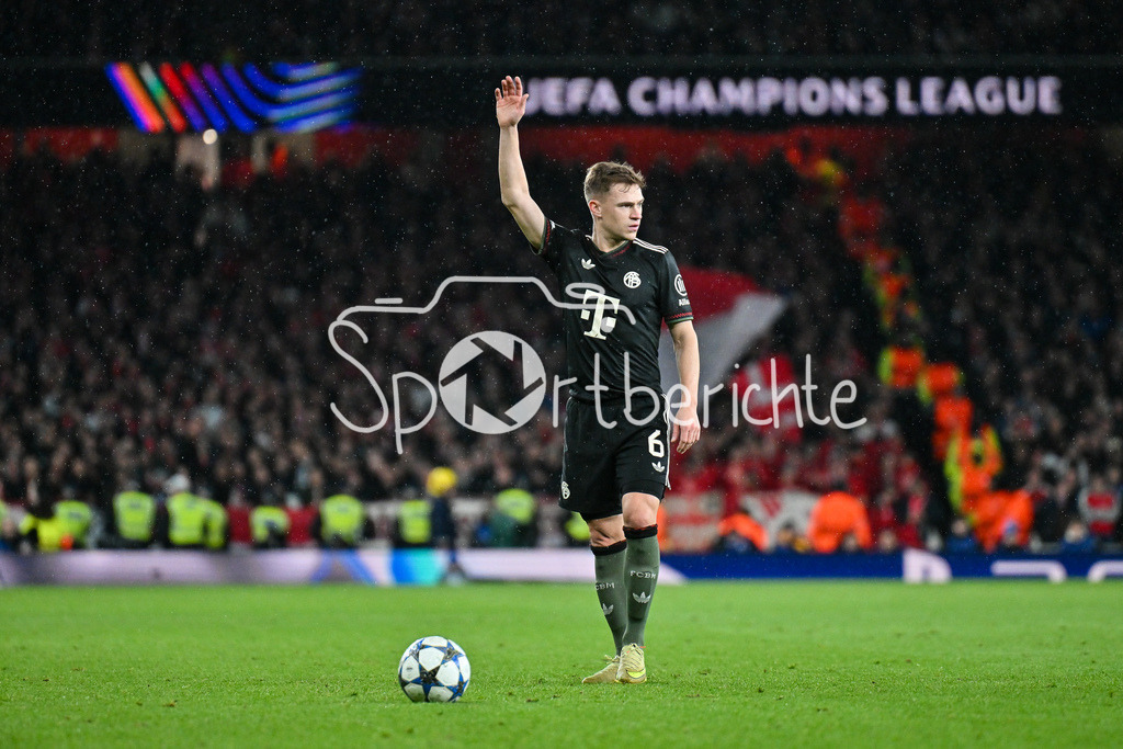 Arsenal FC - FC Bayern München | LONDON, ENGLAND - 26. NOVEMBER: am Ball Joshua KIMMICH (FC Bayern Munich 6) / Einzelfoto / Freisteller beim Ligaspiel zwischen Arsenal London und dem FC Bayern München am 5. Spieltag der UEFA Champions League im Emirates Stadium am 26.11.2025
