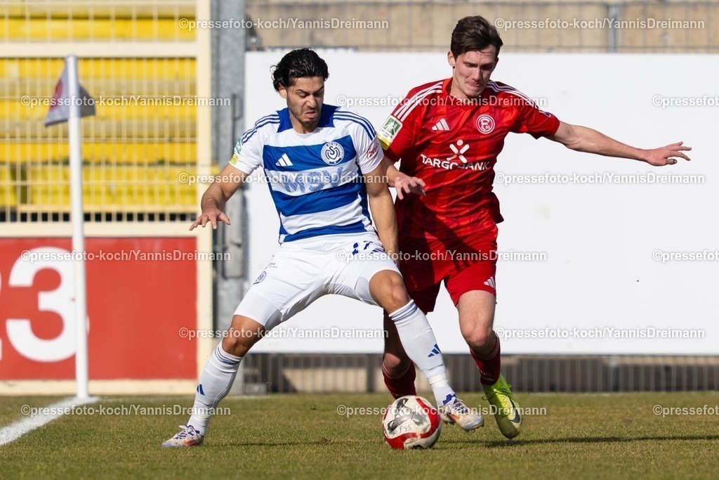 xYDR23022502017 | 23.02.2025, xydrx, Fußball, Fortuna Düsseldorf II (U23) - MSV Duisburg, Regionalliga West, Paul-Janes-Stadion: Mert Göckan (MSV #17) im Zweikampf mit Lennart Garlipp (Düsseldorf II #11)