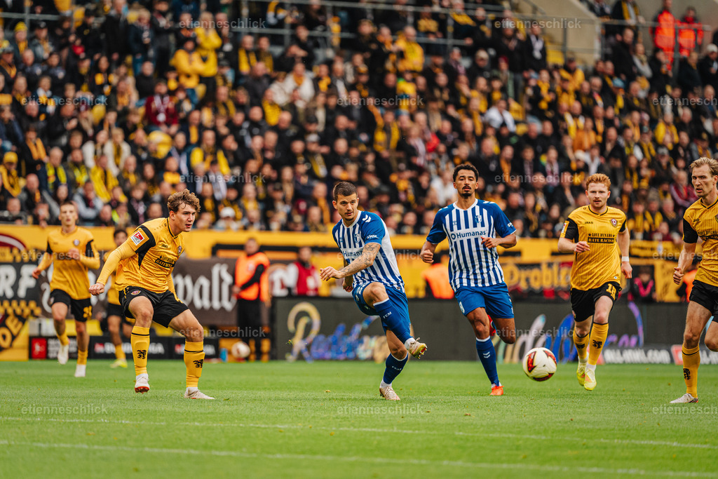 Dresdner SC - Allianz MTV Stuttgart, DEKRA 1. Bundesliga Frauen, Volleyball | Im Bild: Am Ball 1. FC Magdeburg18.10.2026, SG Dynamo Dresden - 1. FC Magdeburg, 2. BUNDESLIGA - 8. SPIELTAG, Fußball, Deutschland, Dresden, Rudolf-Harbig-Stadion