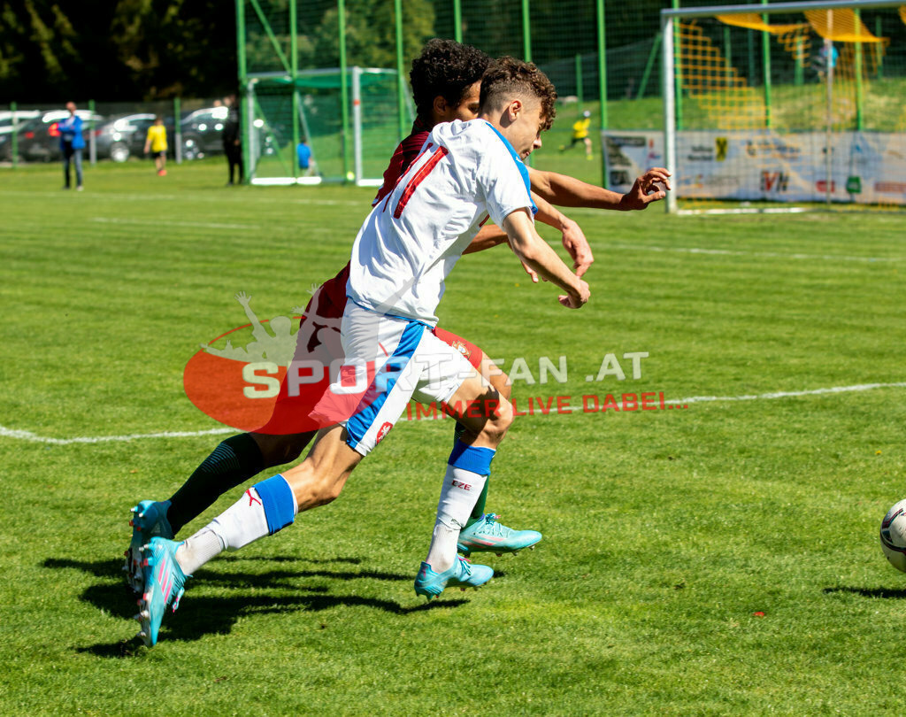 Portugal  U15 -Czech Republic U15 | FRANTISEK KAMENIK (Czech Republic #11) DUARTE SOARES (Portugal #13) ; Portugal  U15 -Czech Republic U15 am 29.04.2022 in Arnoldstein
(Sportplatz), AUSTRIA, (Photo by Ernst Krawagner sport-fan.at) - Realisiert mit Pictrs.com