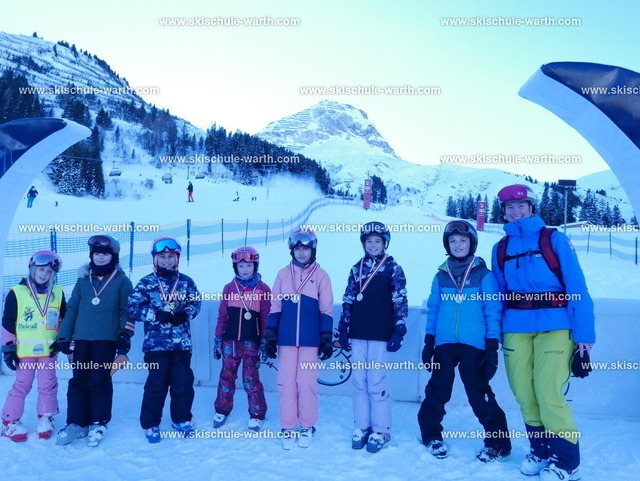 Gruppe Anastasia | Photos von der Skischule Warth - Realisiert mit Pictrs.com