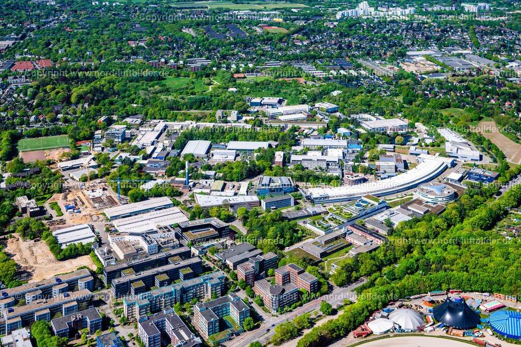 Hamburg_Desy_ELS_4566010525 | HAMBURG 01.05.2025 Gebäudekomplex des Institut Center for Free-Electron Laser Science und die Petra-III Max von Laue Hall Deutsches Elektronen-Synchrotron DESY an der Notkestraße in Hamburg. Weiterführende Informationen bei: Deutsches Elektronen-Synchrotron DESY. // Building complex of the Institute Center for Free-Electron Laser Science in Hamburg in Germany. Further information at: Deutsches Elektronen-Synchrotron DESY. Foto: Martin Elsen