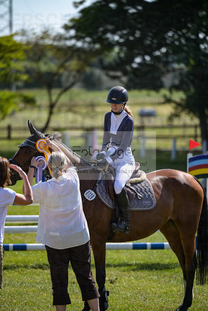Reitturnier Voxtrup | Entdecke hochwertige Reitturnierfotos von Foto Oger. Professionell, emotional und authentisch – jetzt Lieblingsmomente im Shop bestellen.Deutschlandweite Turnierfotografie. - Realisiert mit Pictrs.com
