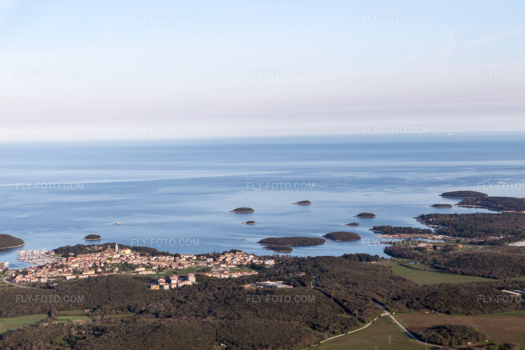 Aerial view: View of the town in Flengi in the state Gespanschaft Istrien, Croatia.Photo: IMG_106301.jpg taken on 04/14/2018 by Werner Riehm/FLY-FOTO.comResolution of the original: 5472 x 3648 px