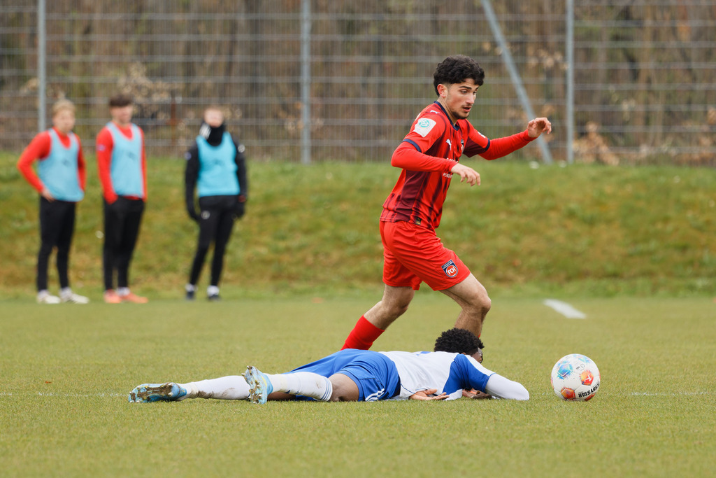 20260412-FCHS04_158 | 1.FC Heidenheim 1846 vs. FC Schalke 04, Fußball, U19, A-Junioren, NWL, U19-DFB-Nachwusliga, 2025/2026, 8. Spieltag, 12.04.2026 in Heidenheim, Walter-Birkhold-Jugendstadion (Foto: Michael Bulling) - Realisiert mit Pictrs.com