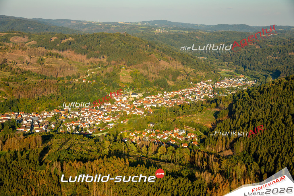 Das Luftbild zeigt :  Wallenfels - Die Luftaufnahme wurde 2023 vom UL-Flugzeug aus erstellt ( keine Drohne ) - Hochauflösende Luftaufnahme - Für grossformatige Ausdrucke geeignet. Die Geschenkidee !Mit Lizenz und Bildrechte bestellbar