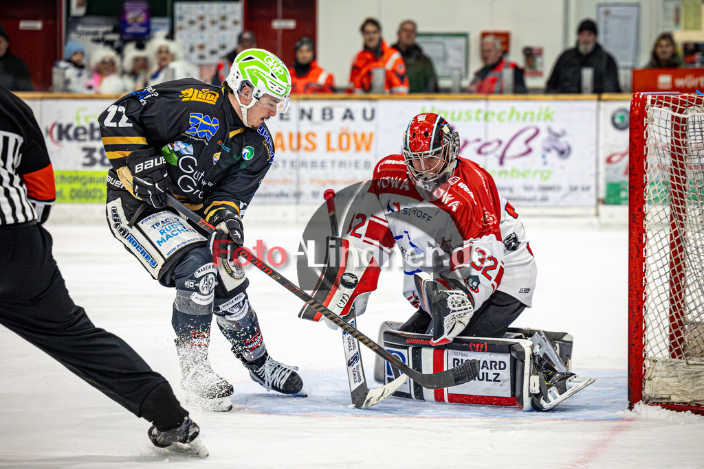 Peißenberg MINERS gegen EHC Königsbrunn LÖWEN | Eishockey Bayernliga 2025/26 Viertelfinale Spiel 4, Peißenberg MINERS gegen EHC Königsbrunn LÖWEN, 20260215,Torchance Sinan ONDÖRTOGLU (MINERS 22),2026-02-15 in Peißenberg (flatbuy Arena Peißenberg), Sinan ONDÖRTOGLU (MINERS 22)Copyright: WolfgangxLindner www.foto-lindner.de