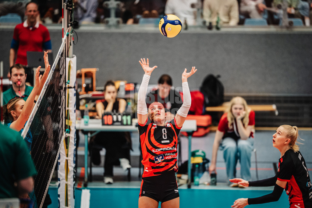 Volleyball | Frauen | Saison 2025/2026 | Volleyball Bundesliga | ETV Hamburger Volksbank Volleys vs. VC Wiesbaden | 14.03.2026 | Zuspiel von Zoe Konjer (#8, ETV Hamburger Volksbank Volleys)