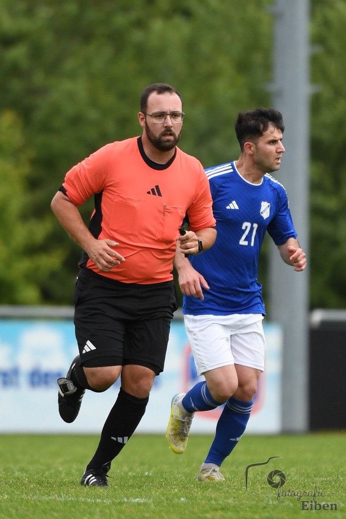 1. FC Nordenham-SV GOTANO | Kreispokal Finale Jade-Weser-Hunte 1. Mannschaften; 1.FC Nordenham (weiß)-SV GOTANO (blau) am 15.06.2025 in Rastede (Sportanlage Köttersweg), Photo: Philip Eiben 2025 - Realisiert mit Pictrs.com