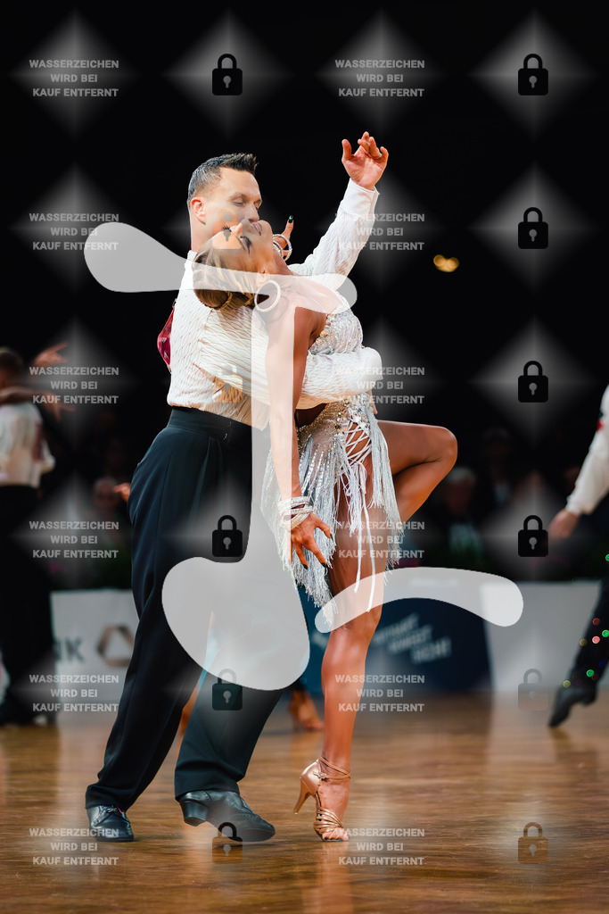 GOC 2025 - WDSF GrandSlam Latin 6th (54) Artur Balandin _ Anna Salita (Germany)-2025-08-23-5727 | Webshop for digital downloads and prints of dance sport, event & show photographer Julian Link - Realisiert mit Pictrs.com