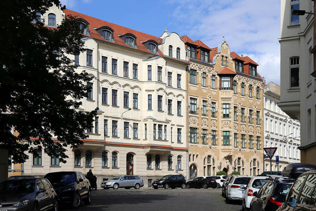 Gohlis - Wohnhäuser Menckestraße 24-26 | Entdecke über 20 Kategorien Leipzig-Motive: Foto-Downloads, hochwertige Poster, Leinwand- & Fine-Art-Prints. Jetzt Lieblingsfoto im Bildlexikon Leipzig Shop bestellen!