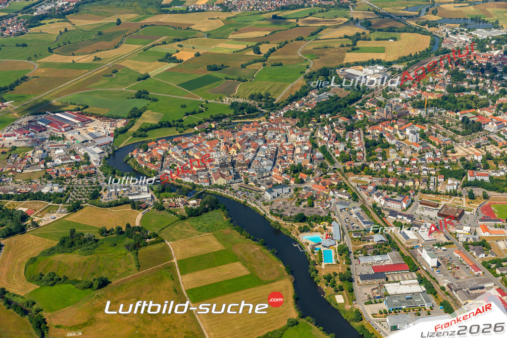 Das Luftbild zeigt :  Cham - Die Luftaufnahme wurde 2023 vom UL-Flugzeug aus erstellt ( keine Drohne ) - Hochauflösende Luftaufnahme - Für grossformatige Ausdrucke geeignet. Die Geschenkidee !Mit Lizenz und Bildrechte bestellbar
