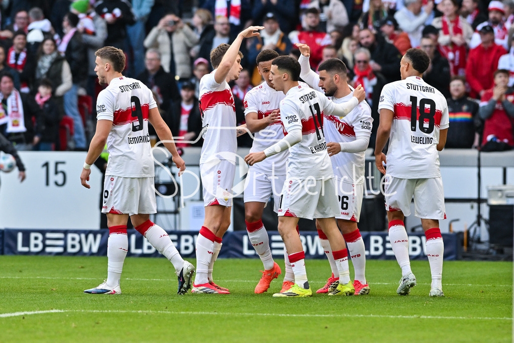 VfB Stuttgart - VfL Wolfsburg | STUTTGART, DEUTSCHLAND - 01. MÄRZ: Jubel der Hausherren nach dem Treffer zum 1-0 durch Deniz UNDAV (VfB Stuttgart 26) / Tor / Torschuetze / Freude / Happy während dem Bundesligamatch zwischen dem VfB Stuttgart und dem VfL Wolfsburg am 24. Spieltag in der MHP-Arena / DFL REGULATIONS PROHIBIT ANY USE OF PHOTOGRAPHS AS IMAGE SEQUENCES AND/OR QUASI-VIDEO