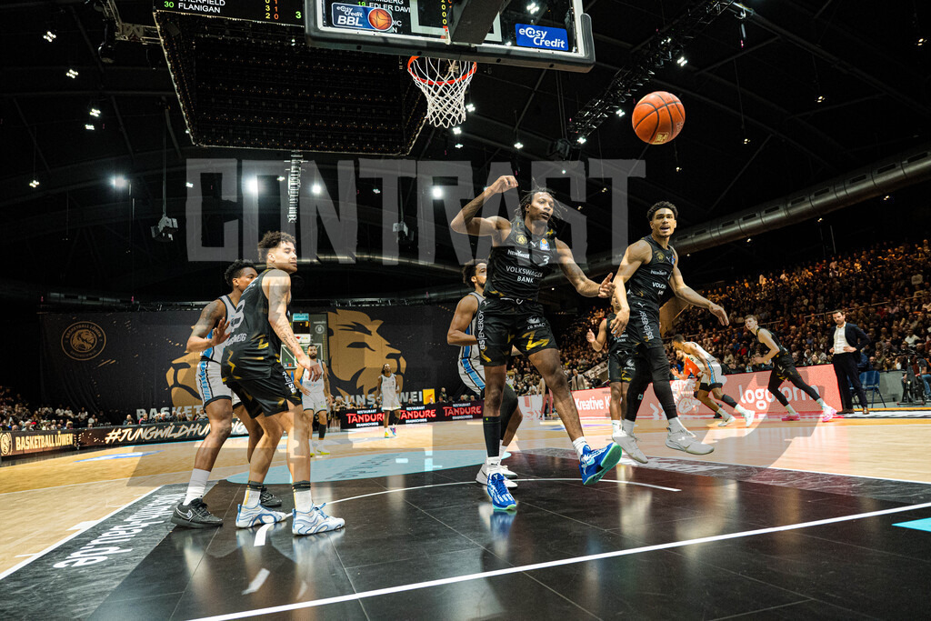 Basketball I Herren I Bundesliga I Saison 2025/2026 I 7. Spieltag I Basketball Löwen Braunschweig - Veolia Towers Hamburg | CONTRAST ZERØ MEDIA - Realisiert mit Pictrs.com