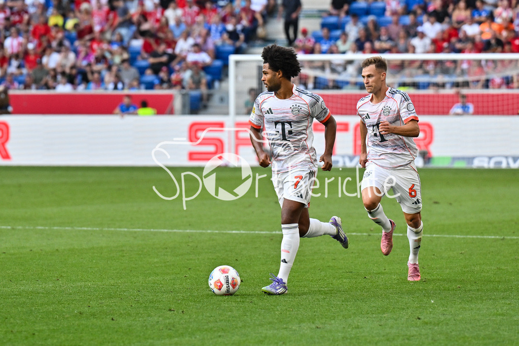 TSG 1899 Hoffenheim - FC Bayern München | am Ball Serge GNABRY (FC Bayern Muenchen 7) / Joshua KIMMICH (FC Bayern Muenchen 6), Bundesliga: TSG 1899 Hoffenheim - FC Bayern München; PreZero-Arena am 20.09.2025 / DFL REGULATIONS PROHIBIT ANY USE OF PHOTOGRAPHS AS IMAGE SEQUENCES AND/OR QUASI-VIDEO