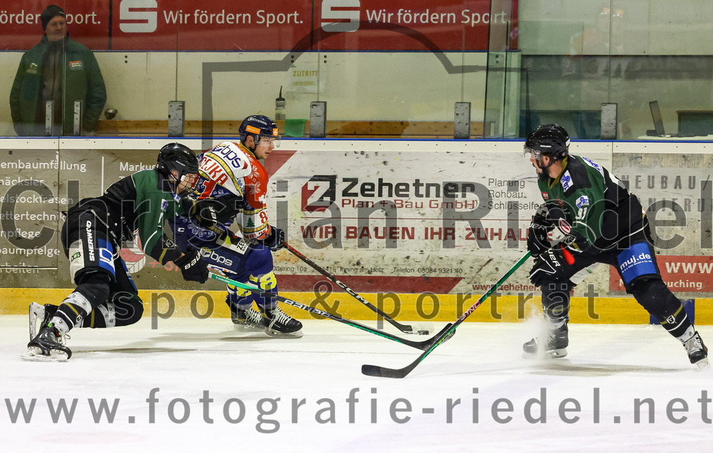 2022-12-09_078_TSV_Erding_gegen_EHC_Waldkraiburg | Erding, Deutschland, 09.12.2022:
Eishockey, Bayernliga 2022 / 2023, 19. Spieltag, TSV Erding gegen EHC Waldkraiburg, Endergebnis: 9:2

Rudolf Lorenz (Erding Gladiators, #91)

Foto: Christian Riedel / fotografie-riedel.net