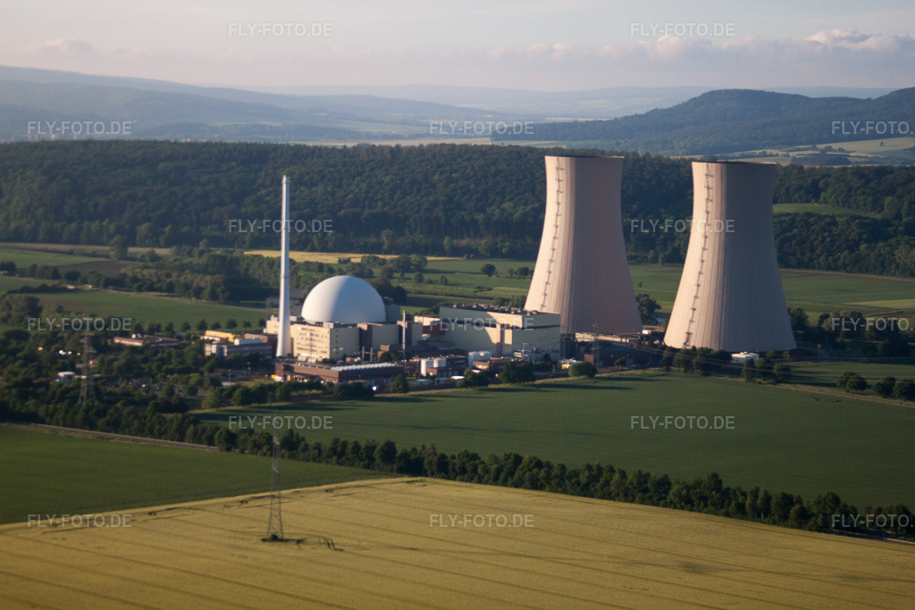 Luftbild: Kühltürme des KKW Grohnde im Ortsteil Grohnde in Emmerthal im Bundesland Niedersachsen in Deutschland. Foto: IMG_65025.jpg vom 23.05.2014 durch Werner Riehm/FLY-FOTO.de