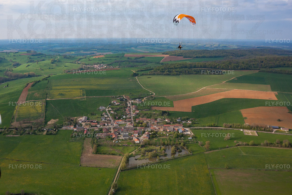 Fresnois | Luftbild: Fresnois in Villécloye im Bundesland Meuse in Frankreich. Foto: IMG_39768.jpg vom 16.04.2011 durch Werner Riehm/FLY-FOTO.de - Realisiert mit Pictrs.com