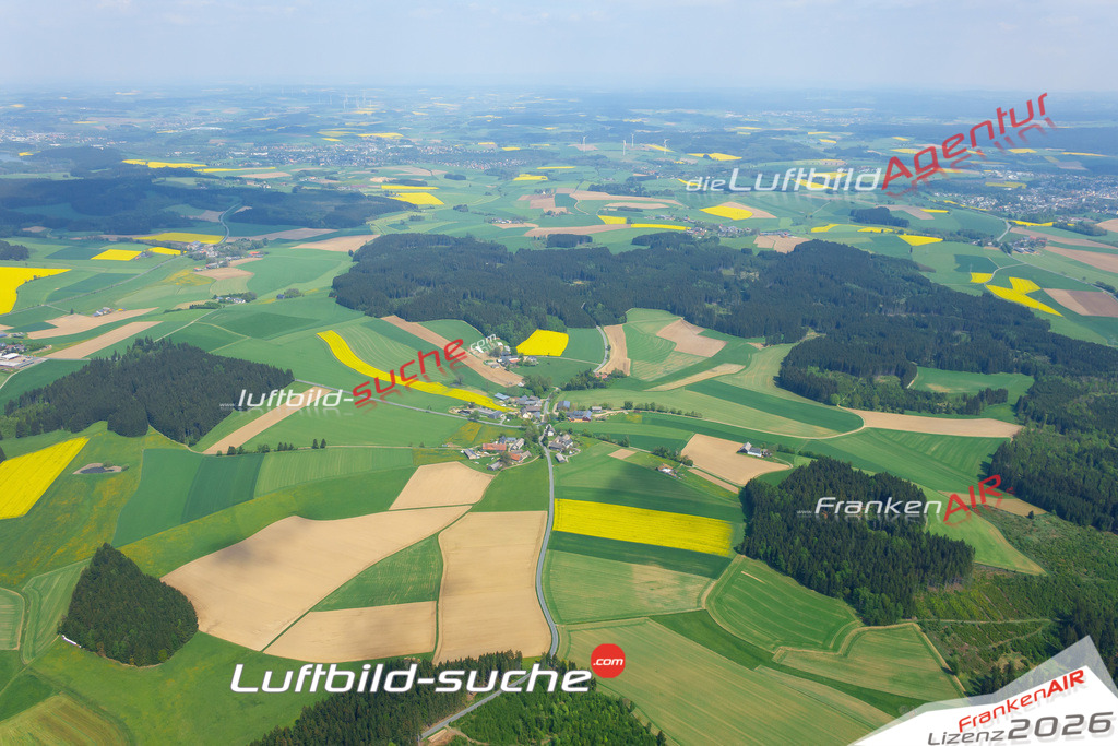 Die Luftaufnahme Gottfriedsreuth -  wurde vom UL-Flugzeug (keine Drohne) aus fotografiert.Hohe Druck- Auflösung-die Geschenkidee!