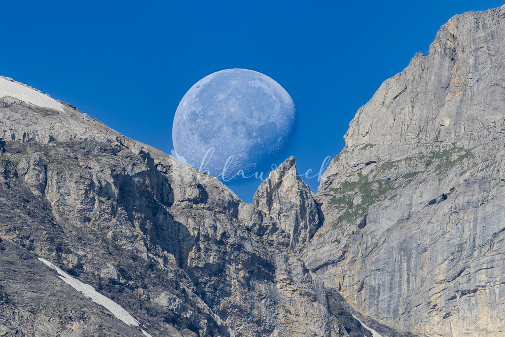 Mond-16 | Sportbilder, Sportfotograf, Hochzeits- und Eventfotografin, Flugshows, Portraits und Tiershooting, Aviation, Downhill, Nationalleague, Swissleague, International