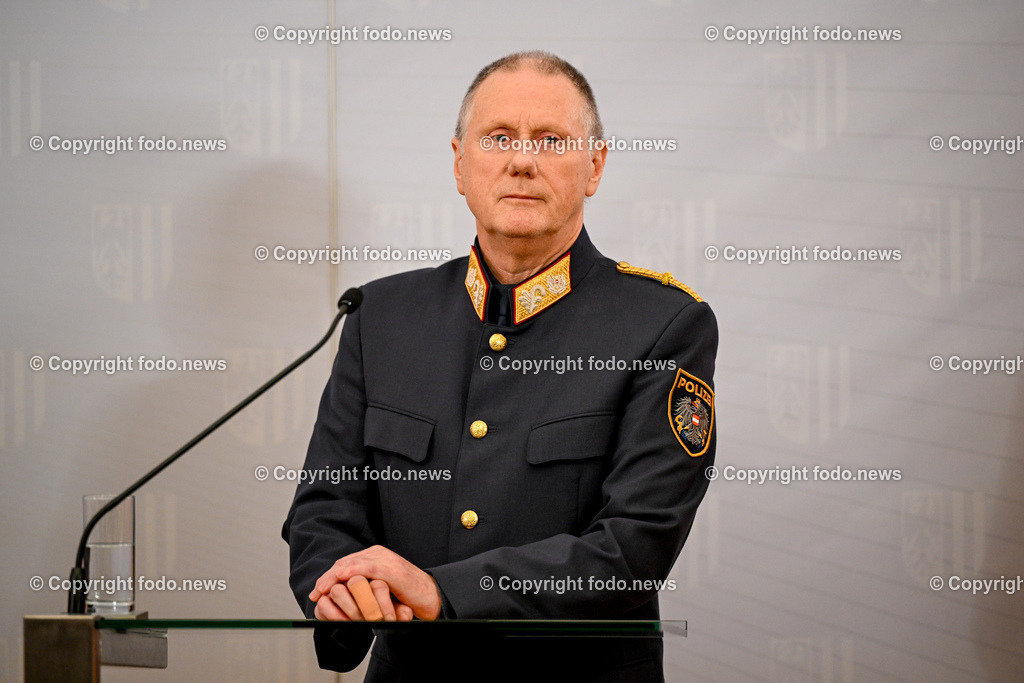 Pressekonferenz Land Ooe_ BM Karner_ LH  Stelzer_ 30.01.2024-35 | 30.01.2024, Linz, AUT, Pressekonferenz Land Ooe, BM Karner, LH Stelzer, Personaloffensive bei der Polizei – Rueckblick und Ausblick im Bild Rudolf Kepplinger (Stv. Landespolizeidirektor Ooe, Hofrat)