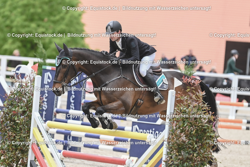 20230514_CCI4_Springen_0152 | equistock