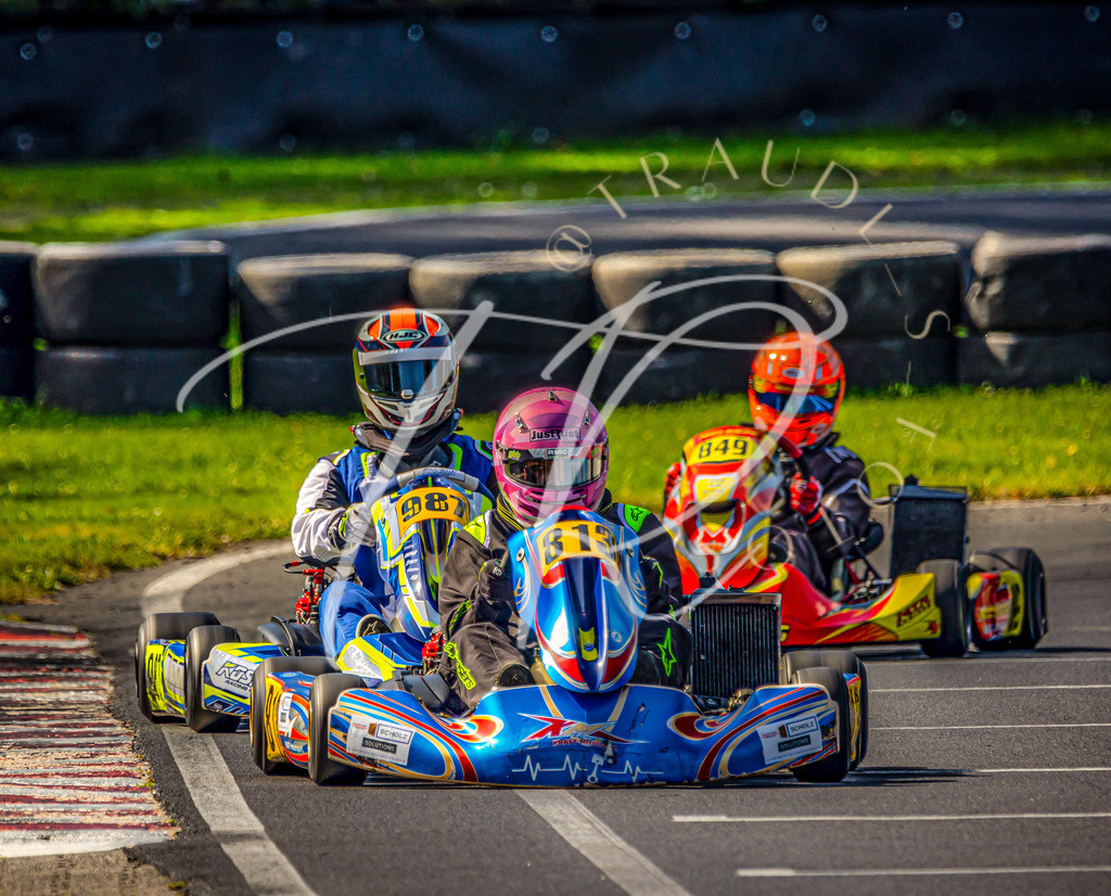 8E1AE2D2-ECB1-4026-8D0D-DD1002033CDE | traudl_s_fotos