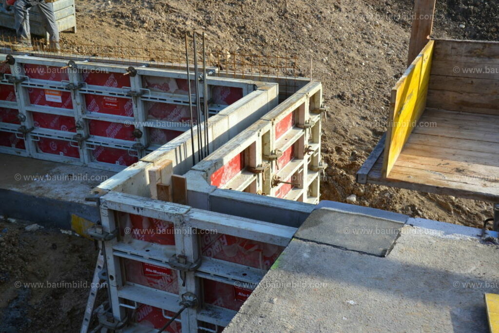 bib-lg04-sonstige-betonarbeiten-0707 | Nach LV-Leistungsgruppen sortierte Detailfotos über den Bau eines Hauses. Alle Hausbau-Bilder direkt vom Urheber und Autor der Website Haus-Selber-Bauen.com