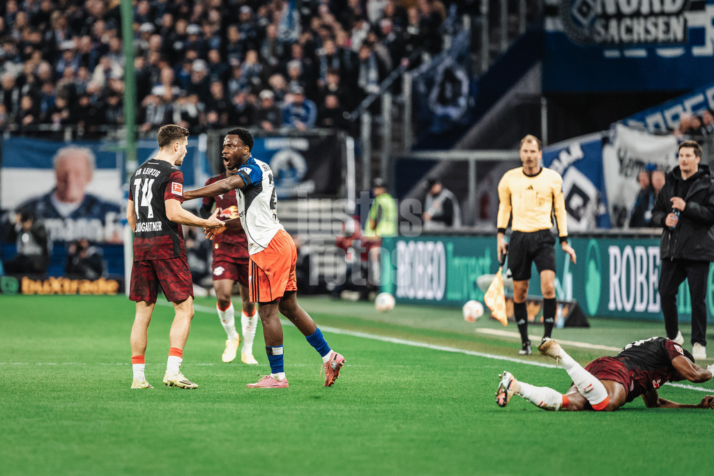 Fußball | Männer | Saison 2025/2026  | Fußball-Bundesliga | 16. Spieltag | FC St. Pauli vs. RB Leipzig | 27.01.2026 | v.l. Christoph Baumgartner (#14, RB Leipzig) streitet mit Philip Otele (#27, HSV) schubsen