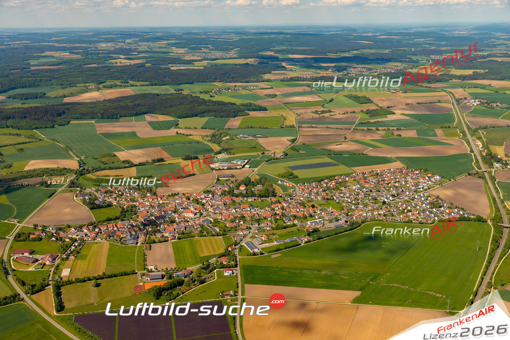 Das Luftbild zeigt :  Fünfstetten - Die Luftaufnahme wurde 2024 vom UL-Flugzeug aus erstellt ( keine Drohne ) - Hochauflösende Luftaufnahme - Für grossformatige Ausdrucke geeignet. Die Geschenkidee !Mit Lizenz und Bildrechte bestellbar